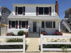 Nicely Updated Single Family Home In North Beach Haven That Accepts Pets! Close To The Beach And All Beach Haven Attractions,